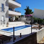 Apartmenthouse Lizzi Διαμέρισμα *