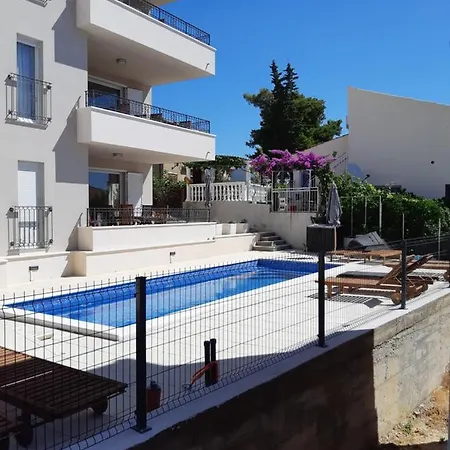 Apartmenthouse Lizzi Apartman *
