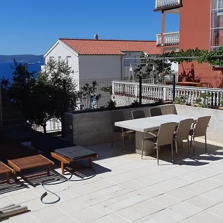 Apartman Apartmenthouse Lizzi *