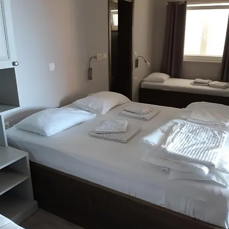 Apartmenthouse Lizzi Apartman *