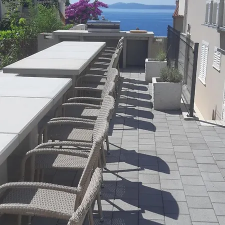 Apartmenthouse Lizzi Apartman