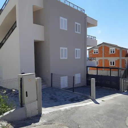 Apartmenthouse Lizzi דירה