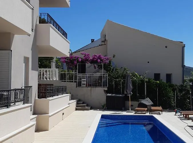 Apartmenthouse Lizzi Appartement *