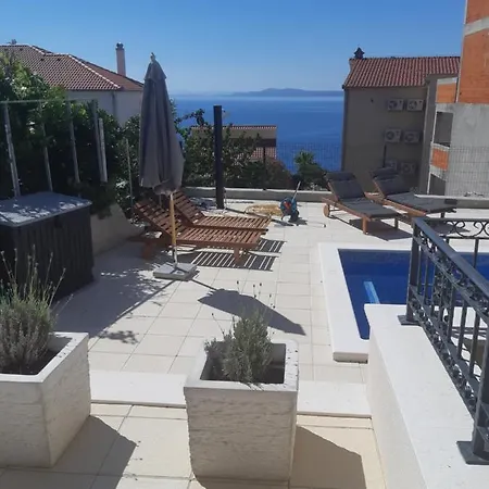 Apartmenthouse Lizzi * Трогир